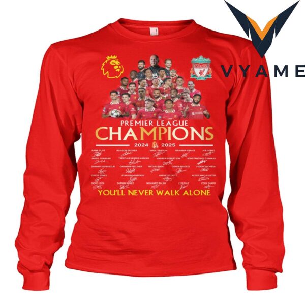 The red t-shirt commemorates Liverpool’s victory in the 2024-2025 Premier League season