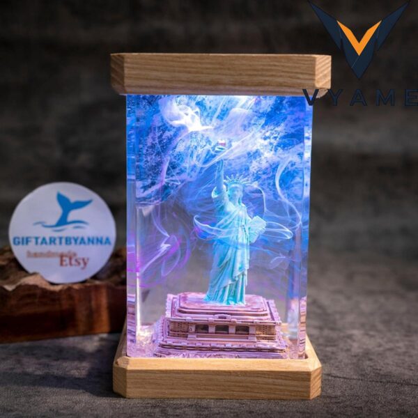 3D Statue of Liberty Lamp – Handmade Resin LED Light Desktop Decor Gift